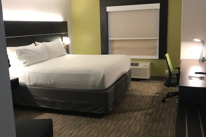 Room 11 of 30