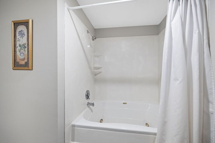 Room 40 of 153