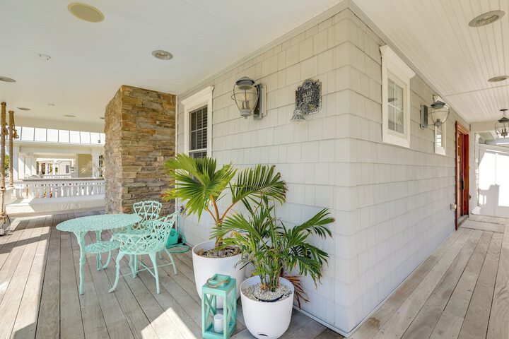 Spacious Avalon Beach House - 2 Blocks to Water!