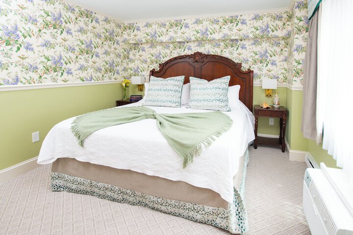 Room 33 of 156