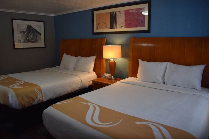 Pilgrim Inn & Cottages
