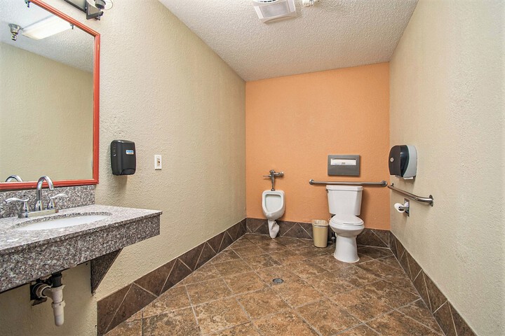Days Inn & Suites by Wyndham Mt. Pleasant