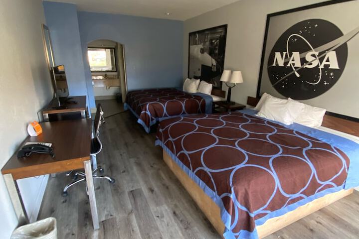 Room 10 of 31
