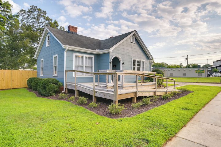 Pet-friendly Travelers Rest Home w / Covered Patio
