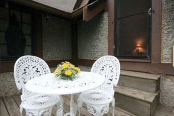 Spicer Castle Inn & Restaurant