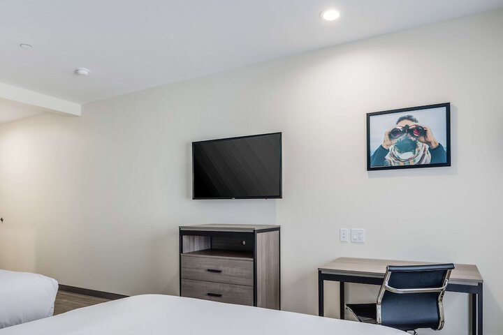 Room 32 of 38