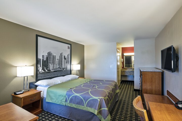 Room 14 of 24