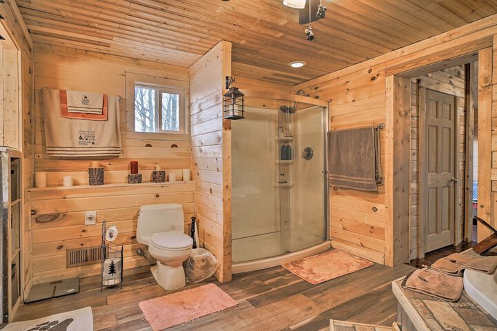 Douglas Lake Cabin w / Mountain-view Deck & Grill