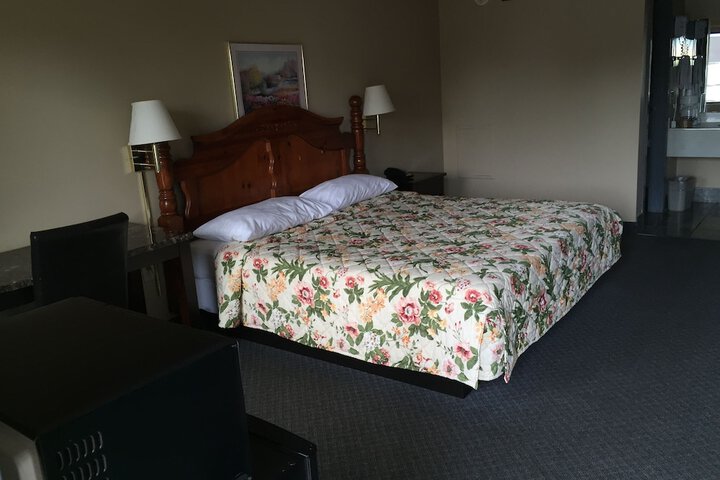 Room 21 of 33