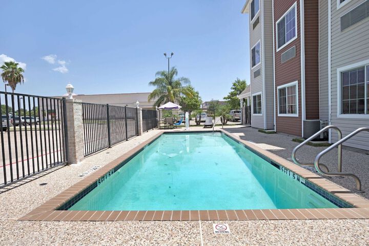 Pool 4 of 29