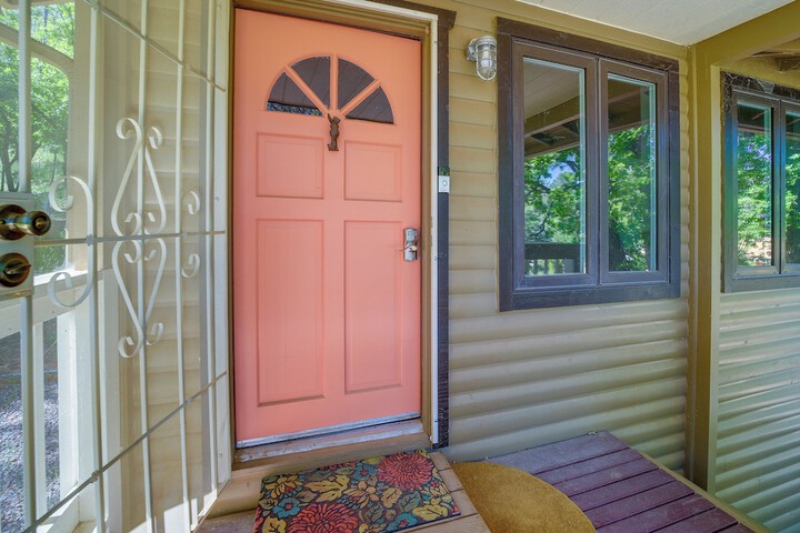 Strawberry Cabin Rental w / Deck & Mountain Views!