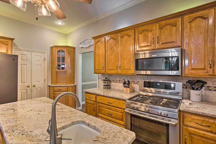 Happy Trails Hideout w / New Bunk House & Hot Tub!