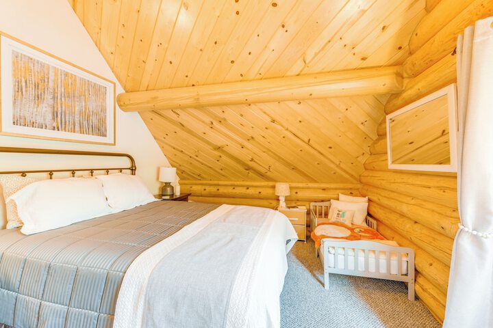 Mountain Cabin w / Hot Tub: 4 Mi to Shaver Lake!