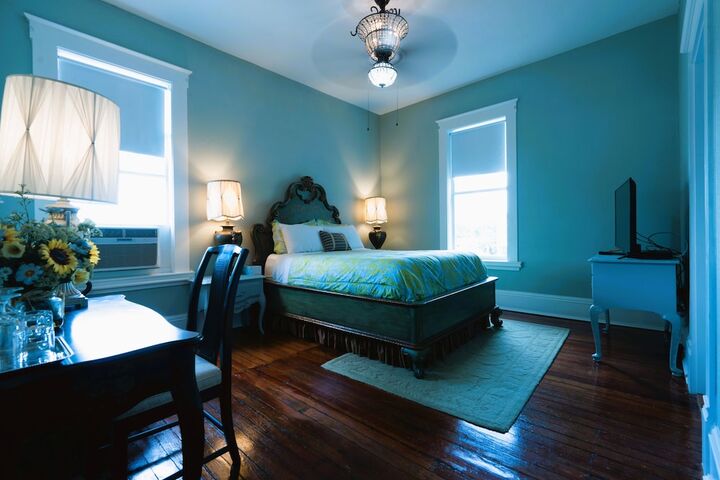 Room 102 of 271