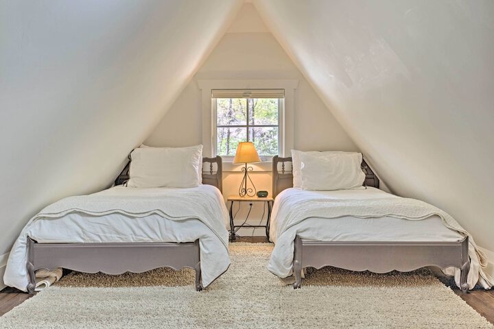 Enchanting Tryon Home w / Hot Tub 14 Mi to Tiec!