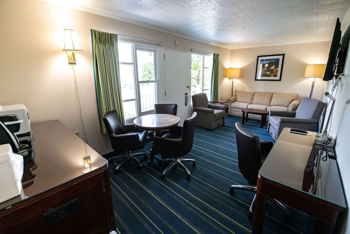 Room 11 of 27