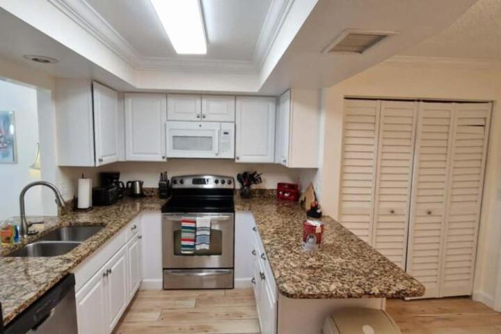LUX VILLAs on beautiful Palmer Ranch