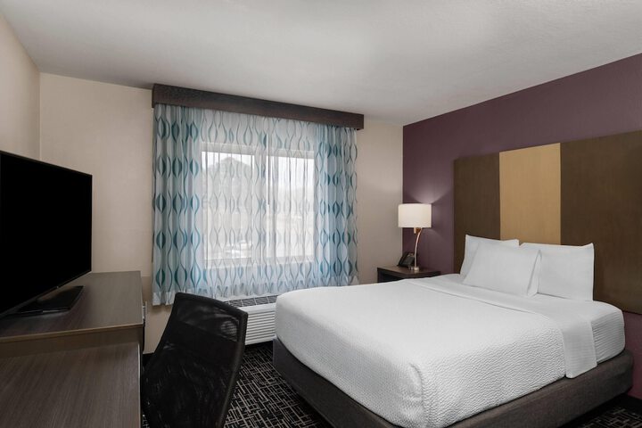 La Quinta Inn & Suites by Wyndham Fayetteville