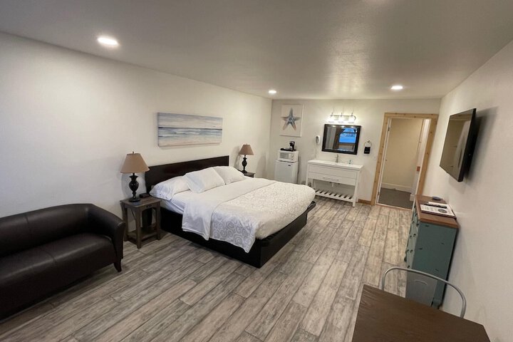 Room 8 of 19
