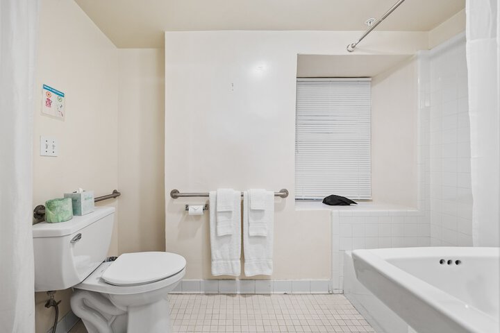 Room 27 of 51