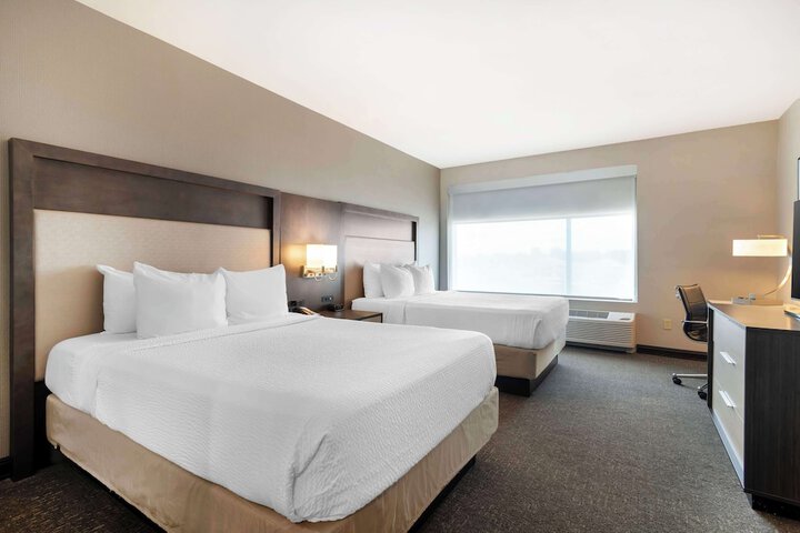 Best Western Plus Executive Residency Rigbys Water World Hotel