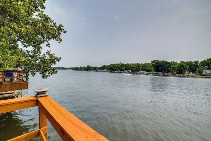Lakefront Cottage w / Deck Near Indiana Beach!
