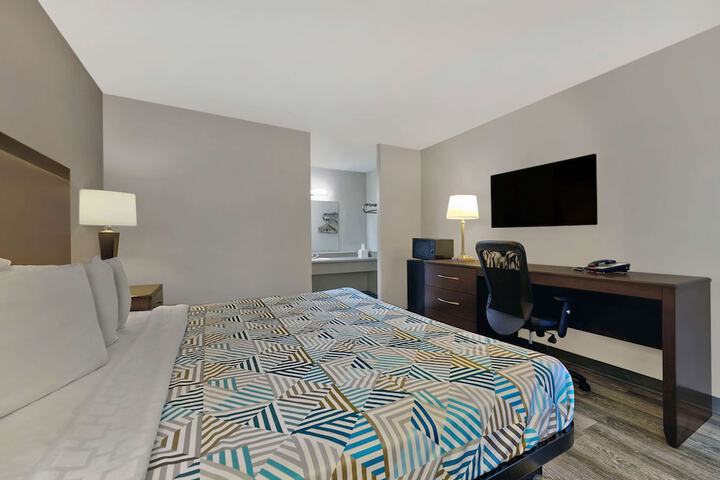 Room 8 of 19