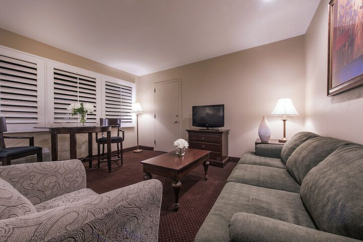 Room 17 of 34