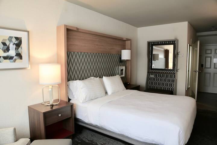 Room 25 of 42