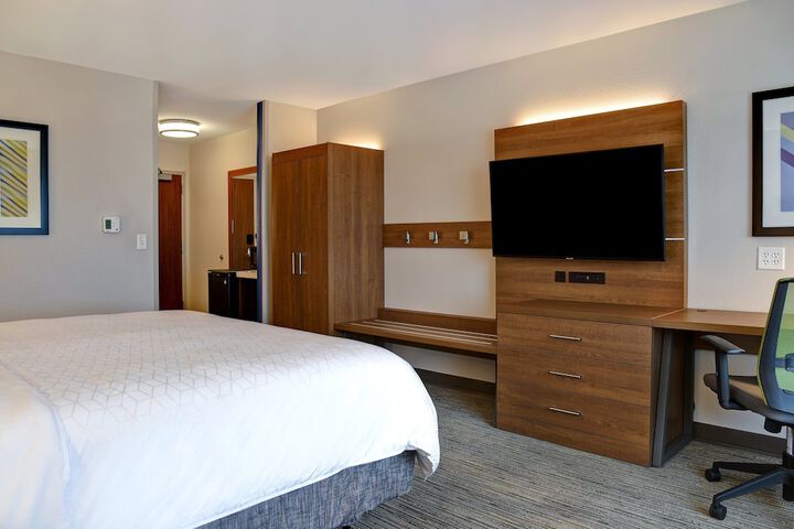 Holiday Inn Express & Suites Ottawa by IHG