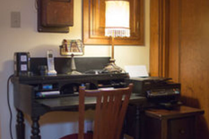 DeBourge Guesthouse