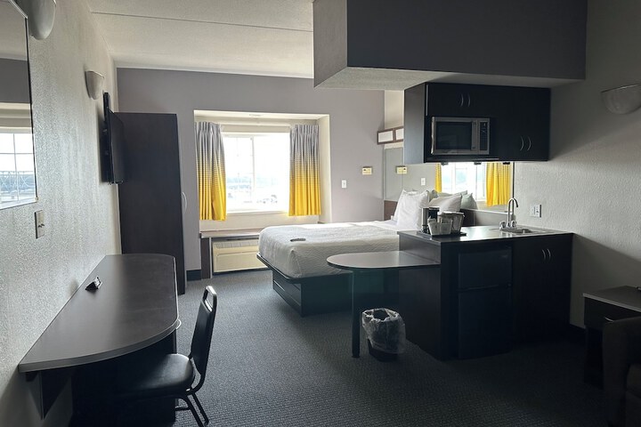 Microtel Inn & Suites by Wyndham Quincy Downtown / River Area