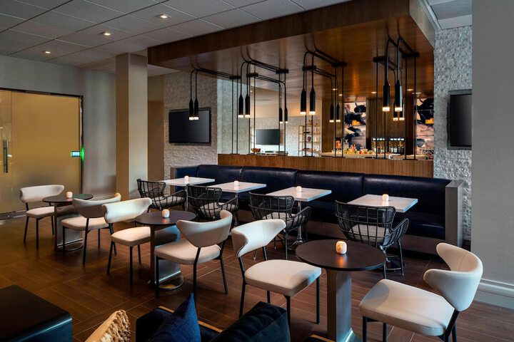 Lounge 71 of 88