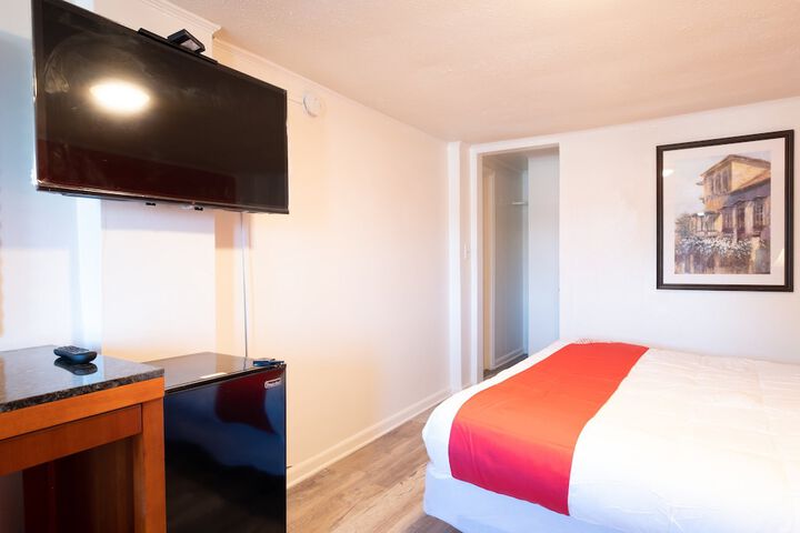 Room 12 of 24
