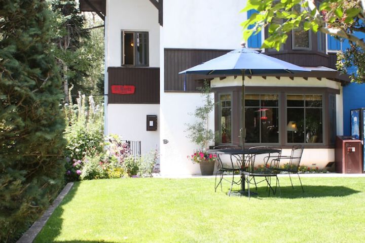 Hotel Exterior 94 of 104