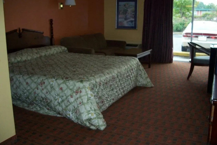 AMERICAS BEST VALUE INN-DILLON