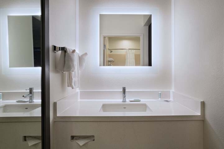 Room 12 of 24