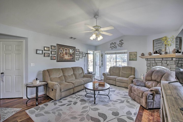 Welcoming Tehachapi Home w / Deck & Grill!