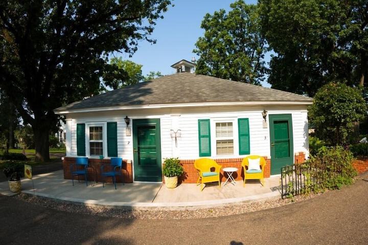 Oak Park Inn