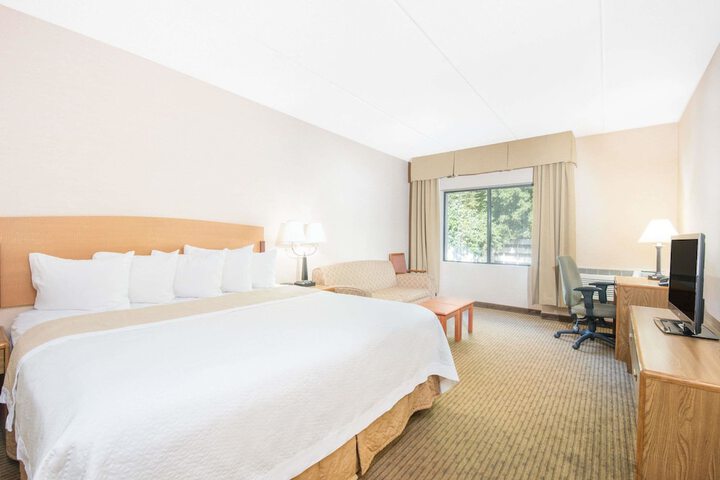 Room 8 of 23