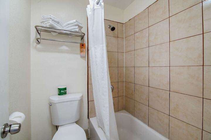 Room 12 of 40