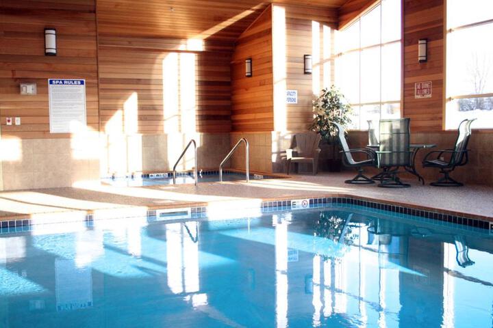 Super 8 by Wyndham Rogers Minnesota