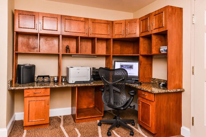 Business Center 84 of 84