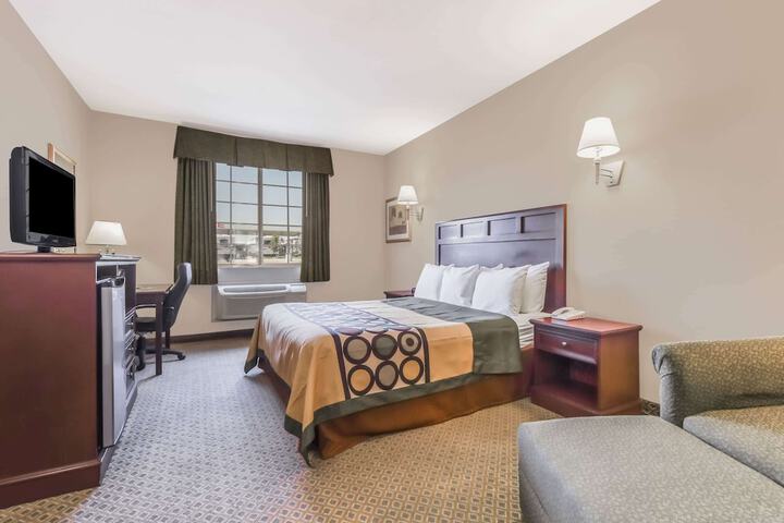 Room 8 of 14