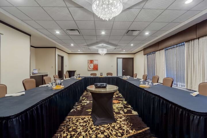 Best Western Premier Denham Inn & Suites