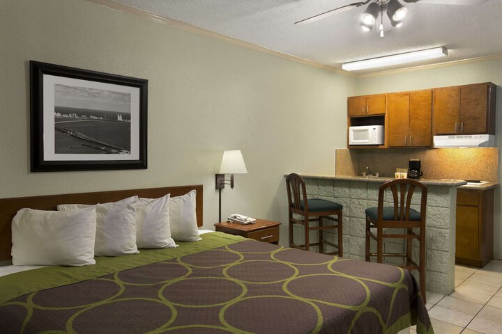 Room 11 of 26