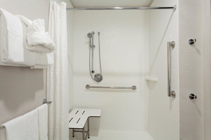 Room 4 of 13