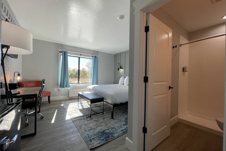 Room 10 of 14