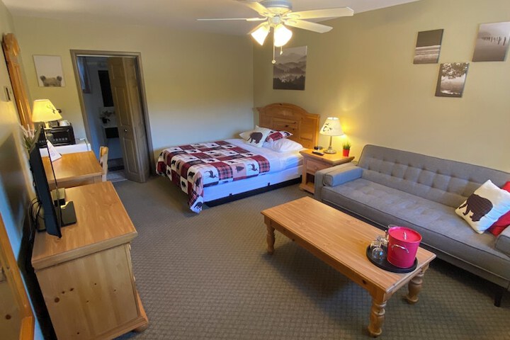 Parkway Motel
