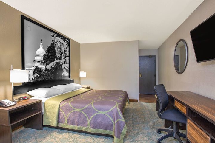 Room 9 of 14